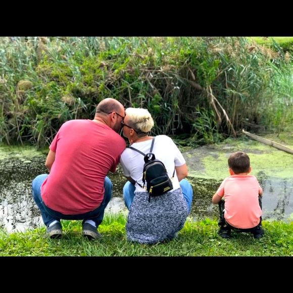 Meet your Posher, Nicole - Picture 1 of 1